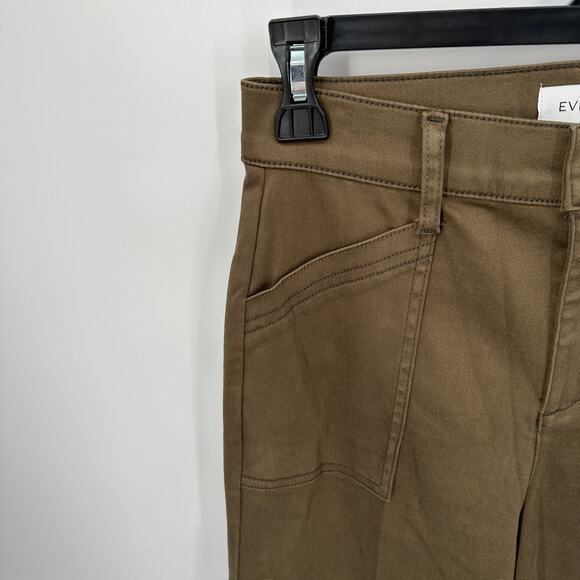 EVEREVE Beth Wide Leg Pant in Oregano Green // 24 - Picture 6 of 12